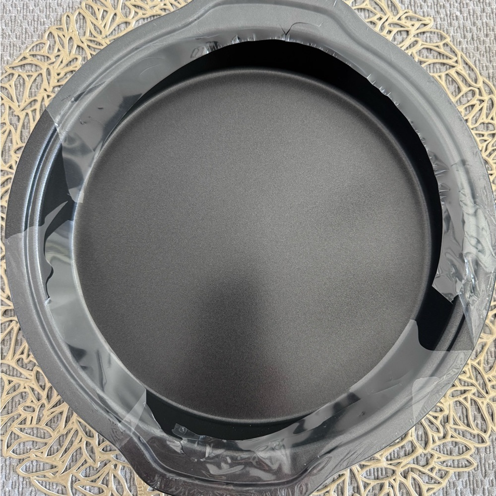 The Pampered Chef New Nonstick Round Baking Cake Pan Set